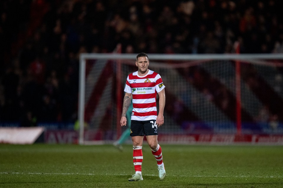 Sharp, maior goleador da história do Championship, anuncia aposentadoria: "Minha jornada foi fantástica"