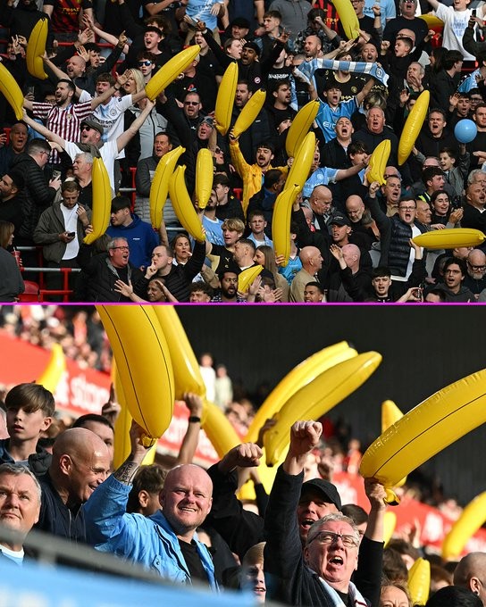 Les supporters de Manchester City brandissent des bananes gonflables en signe de solidarité dans les moments difficiles