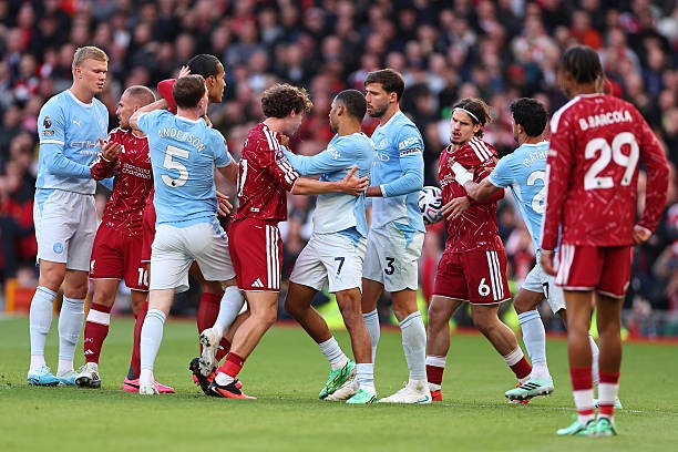 Il Liverpool ha perso quattro volte di fila contro il Manchester City, subendo tre pesanti sconfitte, segnando un solo gol e concedendone dodici