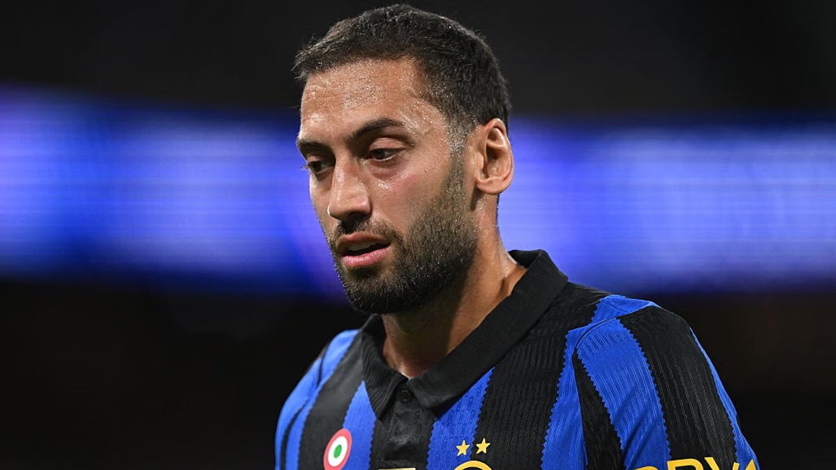 Calhanoglu tưởng niệm ông nội qua đời trên mạng xã hội: Tôi đã mất đi ông nội và một phần tuổi thơ của mình