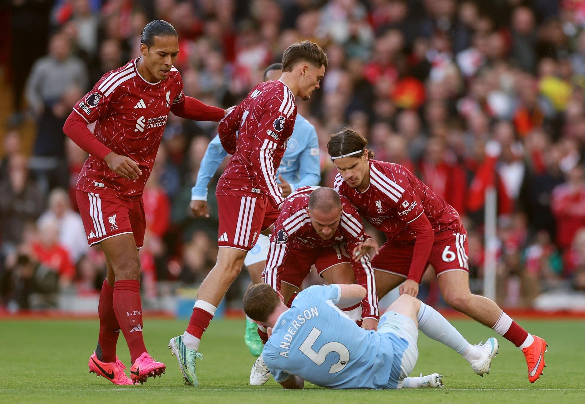 Phóng viên đội: Vấn đề chiều sâu đội hình Liverpool lộ rõ; thẻ đỏ của Gravenberch là sai lầm