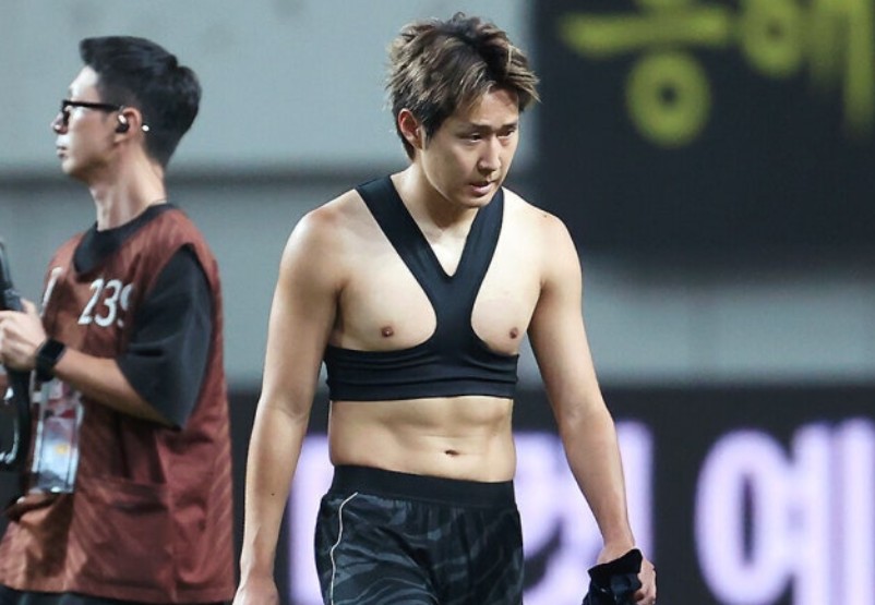 แฟนบอลเกาหลีใต้โจมตีอี คัง-อินในโซเชียลมีเดีย: "ไปเล่นปิงปองกับพวกปี 96 เถอะ"