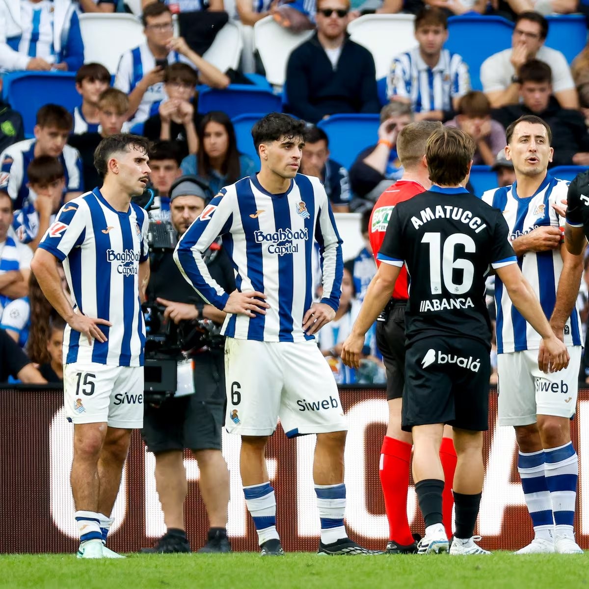 El lío del lateral derecho en la Real se convierte en pesadilla