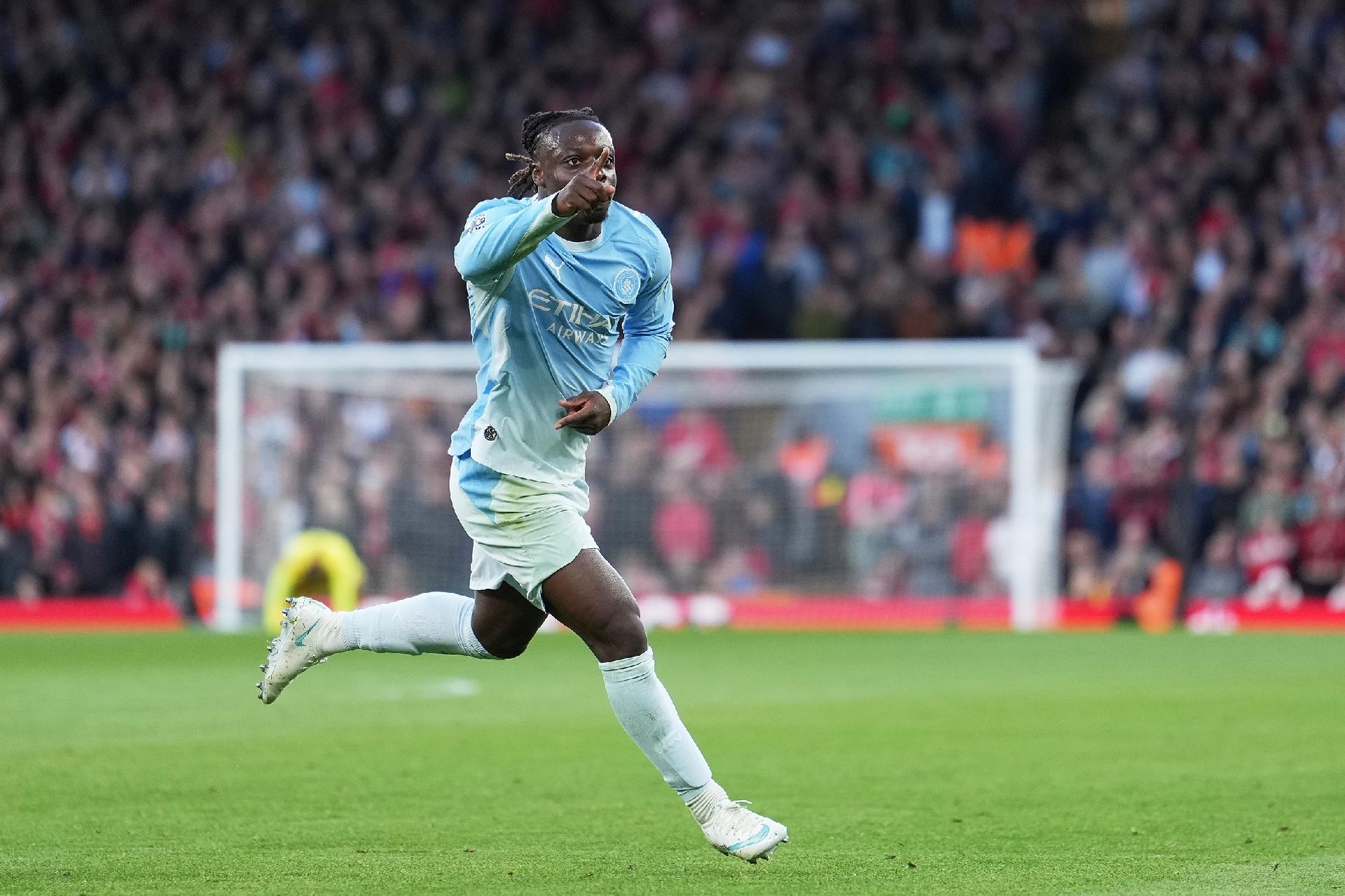 But en tant que remplaçant, 5 dribbles et 3 fautes provoquées : Doku premier depuis Hazard