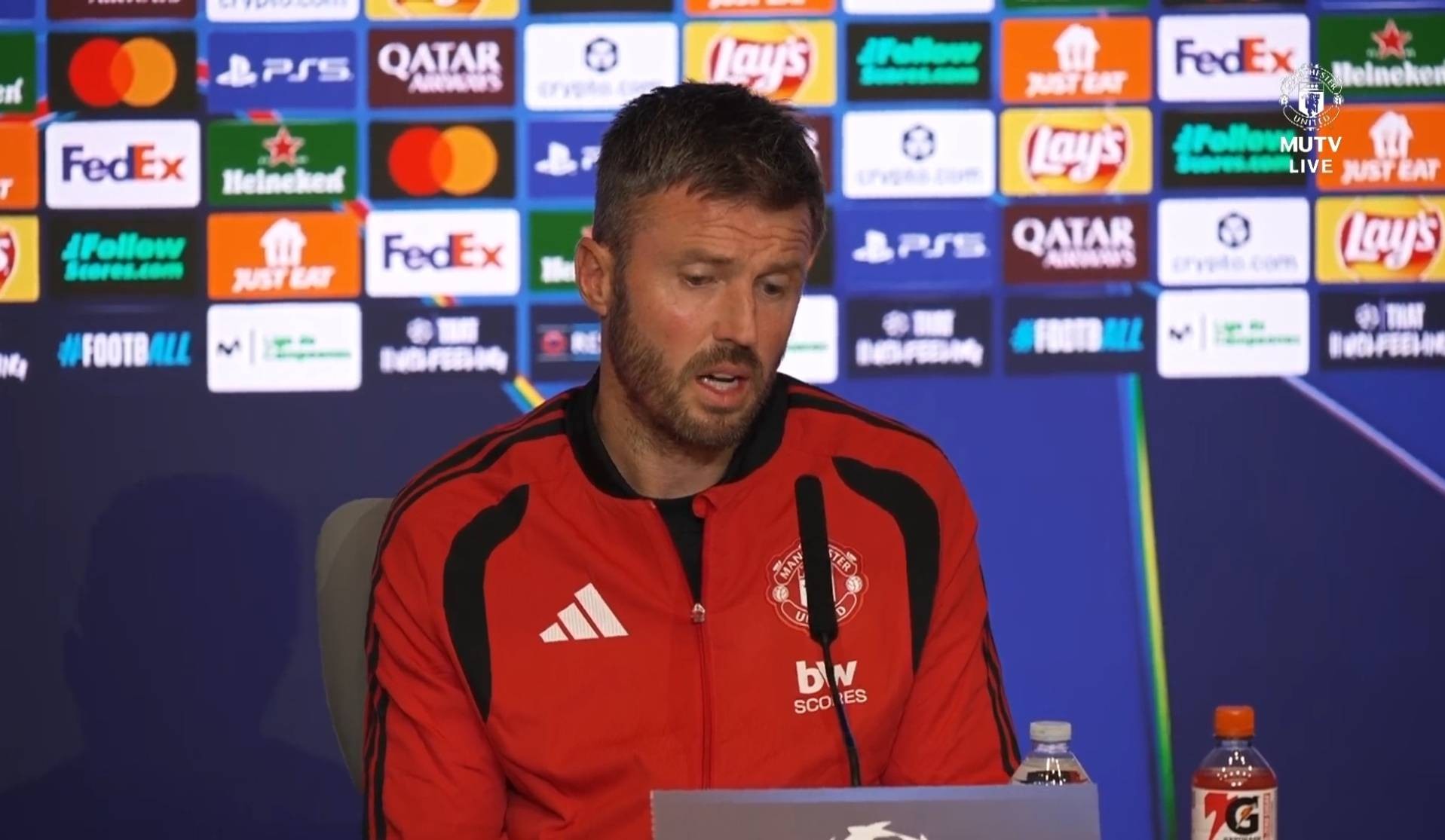 Carrick: Shaw e Mainoo non hanno viaggiato con la squadra contro l'Atlético Madrid; B.Fernandes? Nessuno ha il posto garantito da titolare