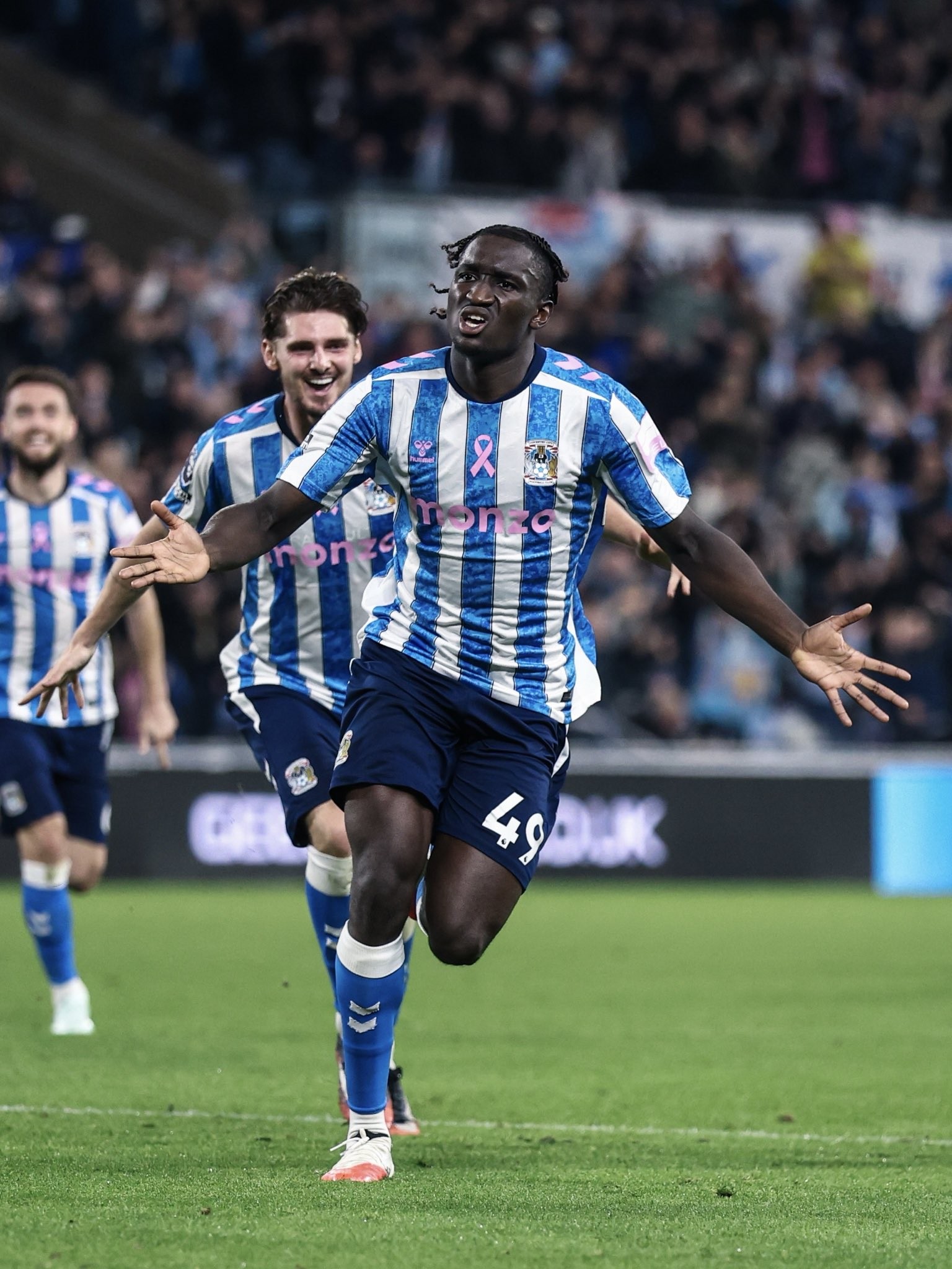 Coventry City vence 4-1 a Newcastle y logra su primera victoria en casa en la Premier League en 25 años