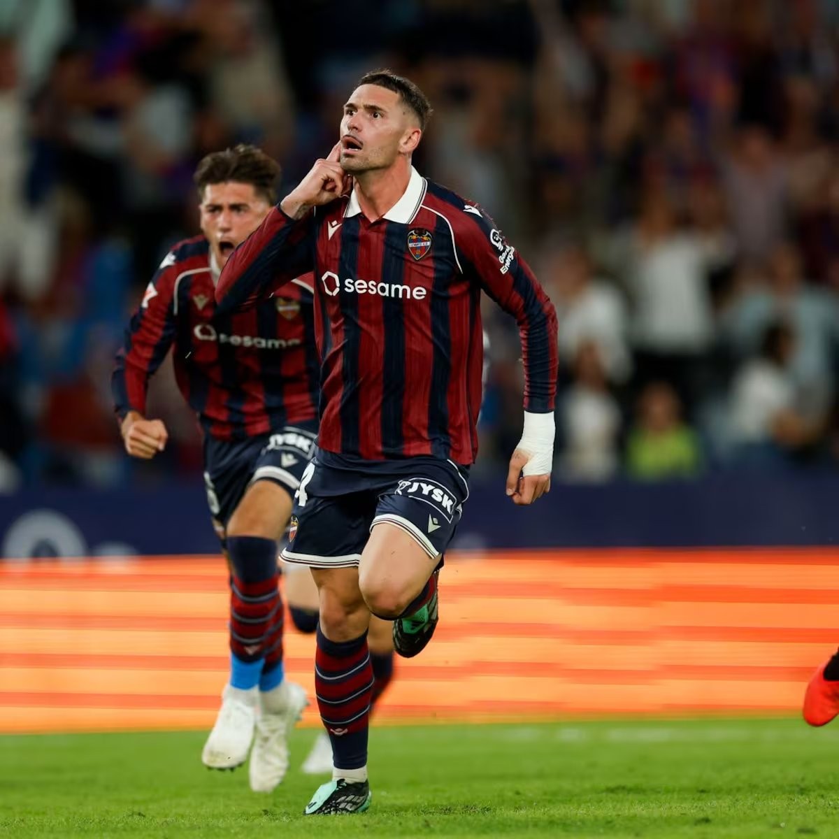 Dela lidera la épica reacción del Levante