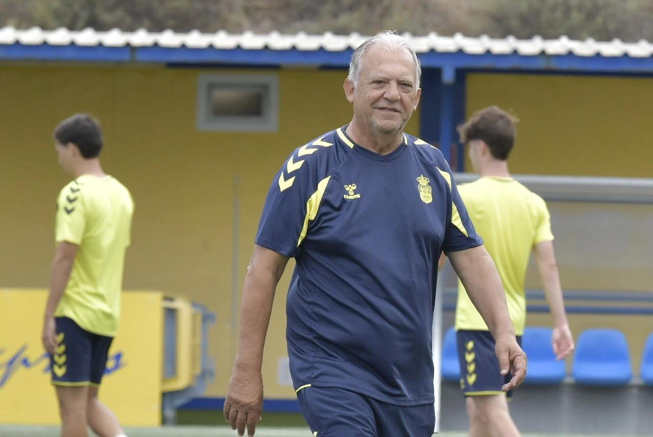 Oficial: Juan, técnico de Las Palmas II, asume como entrenador interino del primer equipo