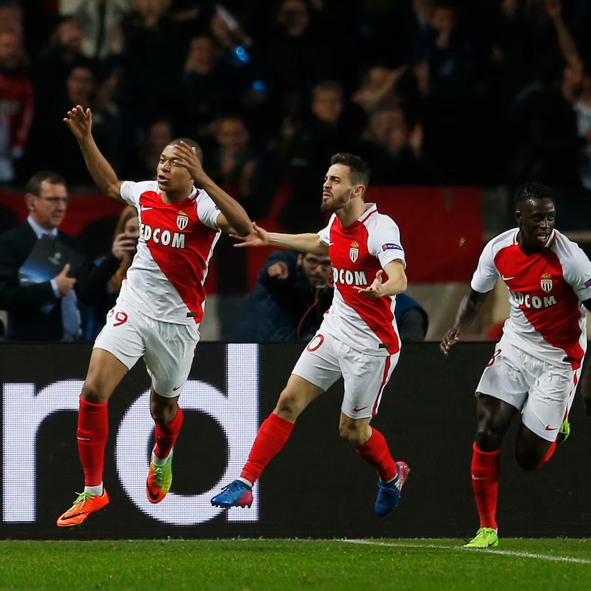 Mbappé se pone a 100