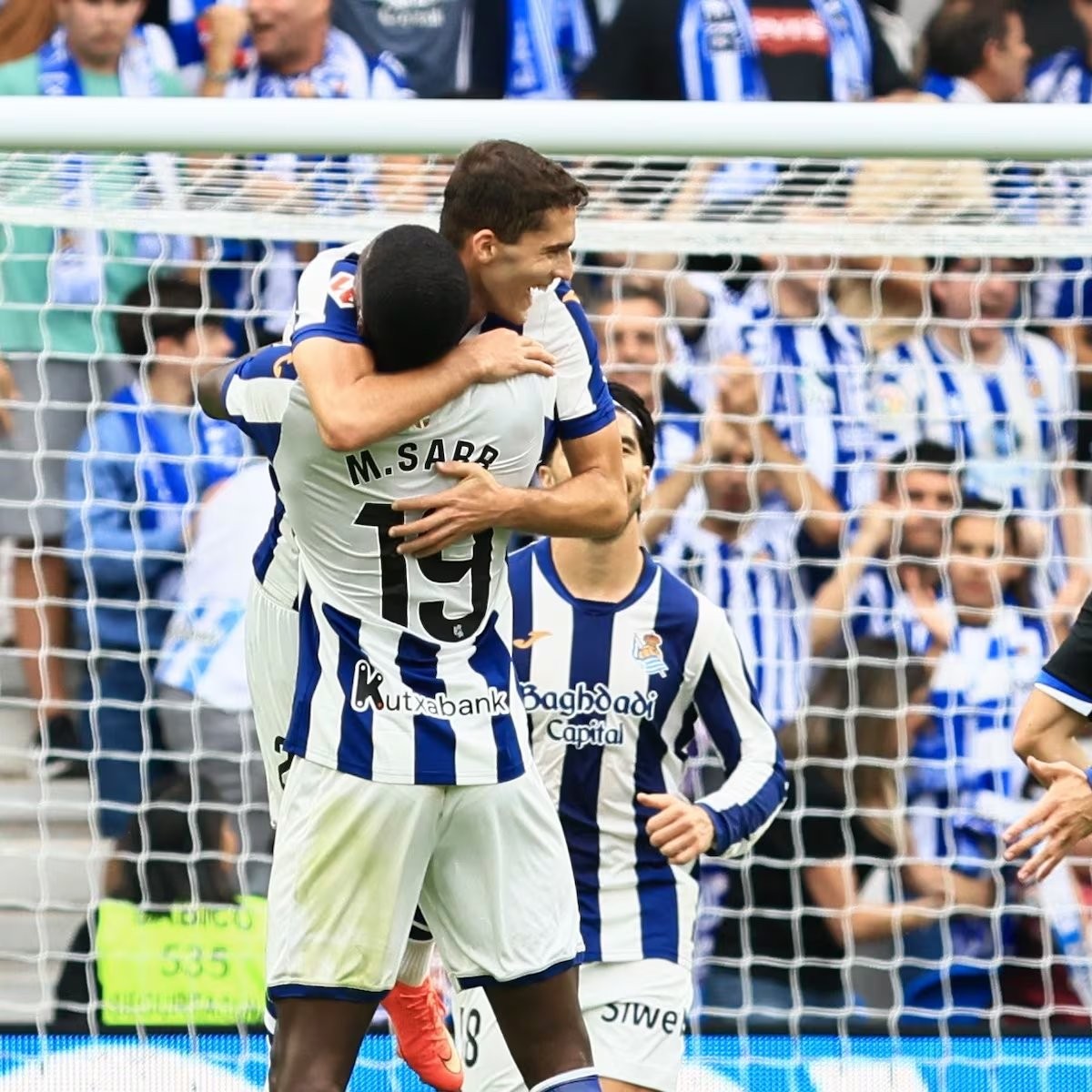 La Real aprende a ganar sufriendo con diez jugadores