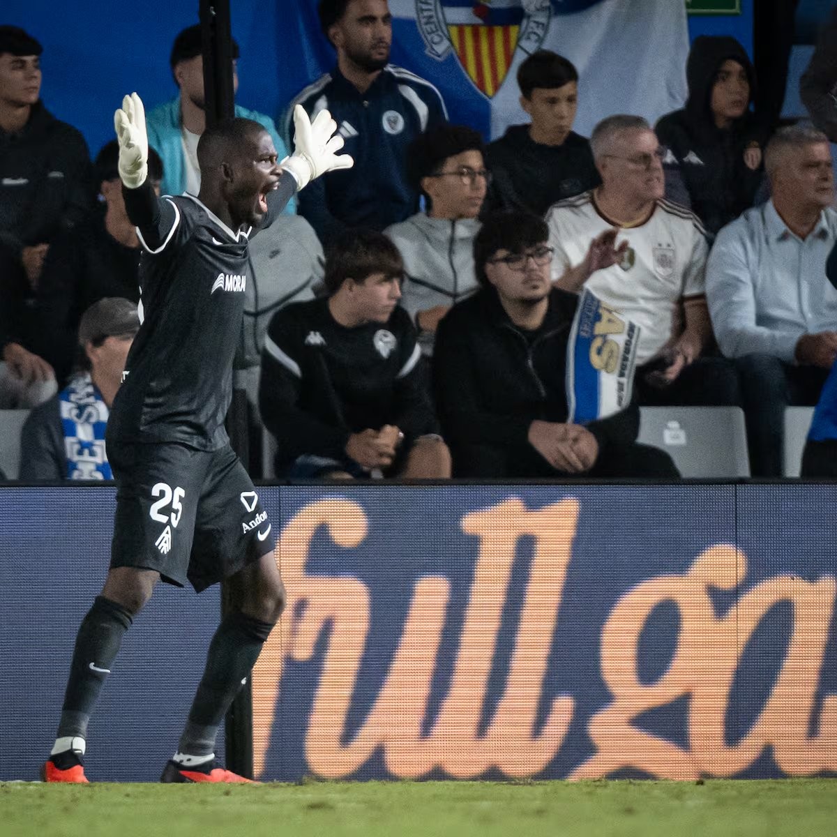 El Andorra vuela con las alas de Owono