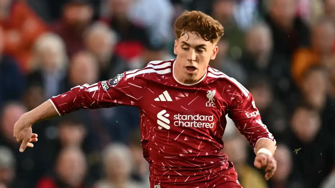 Gerrard: Koumas me sorprendió, lo veo en el primer equipo del Liverpool