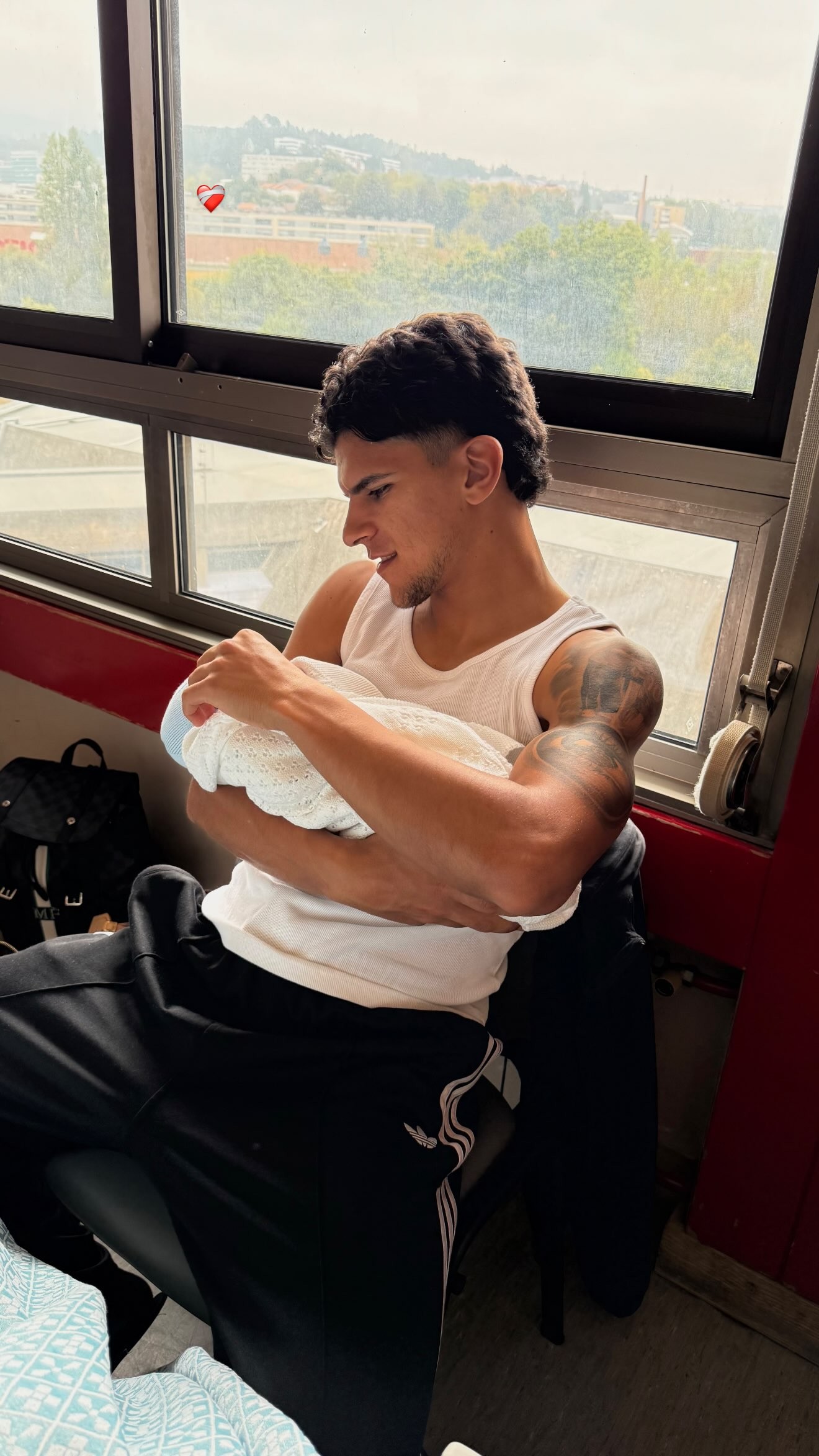 Congratulazioni al neo papà: è nato il primo figlio del centrocampista del Tottenham Hotspur Matheus Fernandes