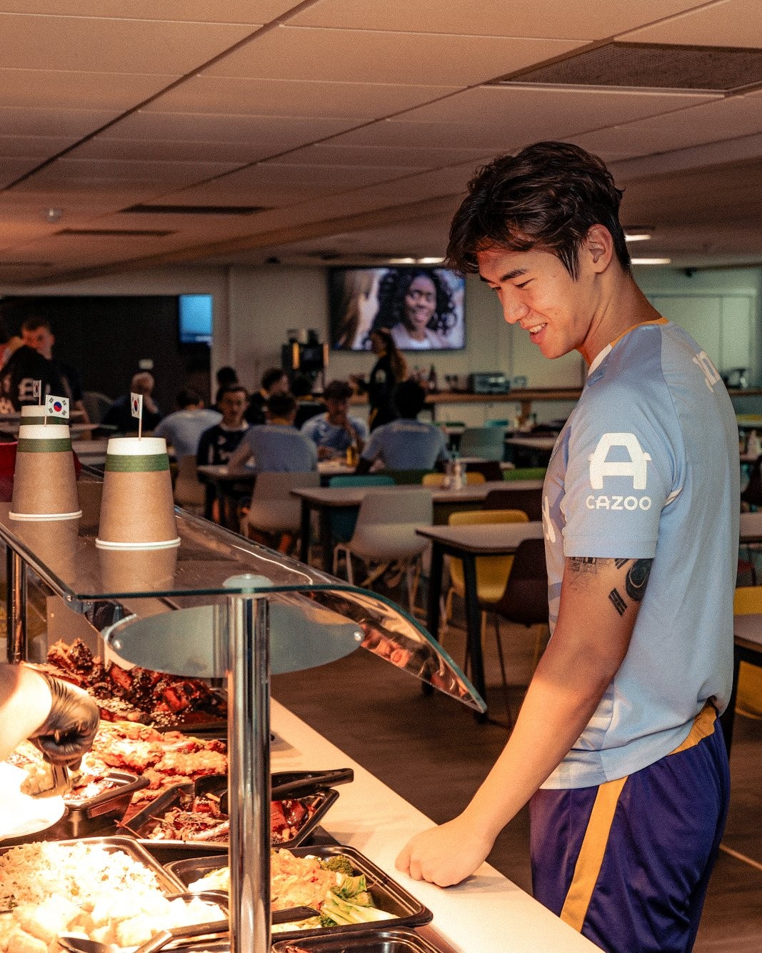 Brentford prepara comida coreana no refeitório para receber Kim Ji-soo de volta ao time