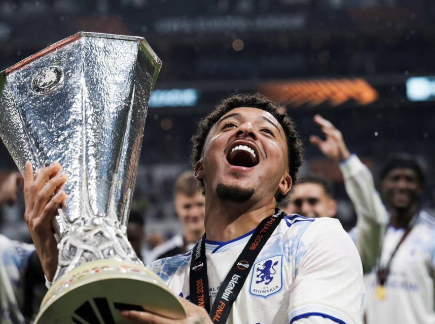 DAZN: Getafe Tertarik Merekrut Sancho Secara Gratis, tetapi Gaji Menjadi Hambatan; Klub Mencari Solusi