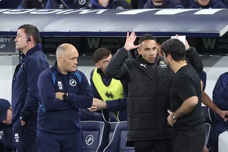 Allenatore del Millwall: Il razzismo va affrontato, ma interrompere la partita non ha senso