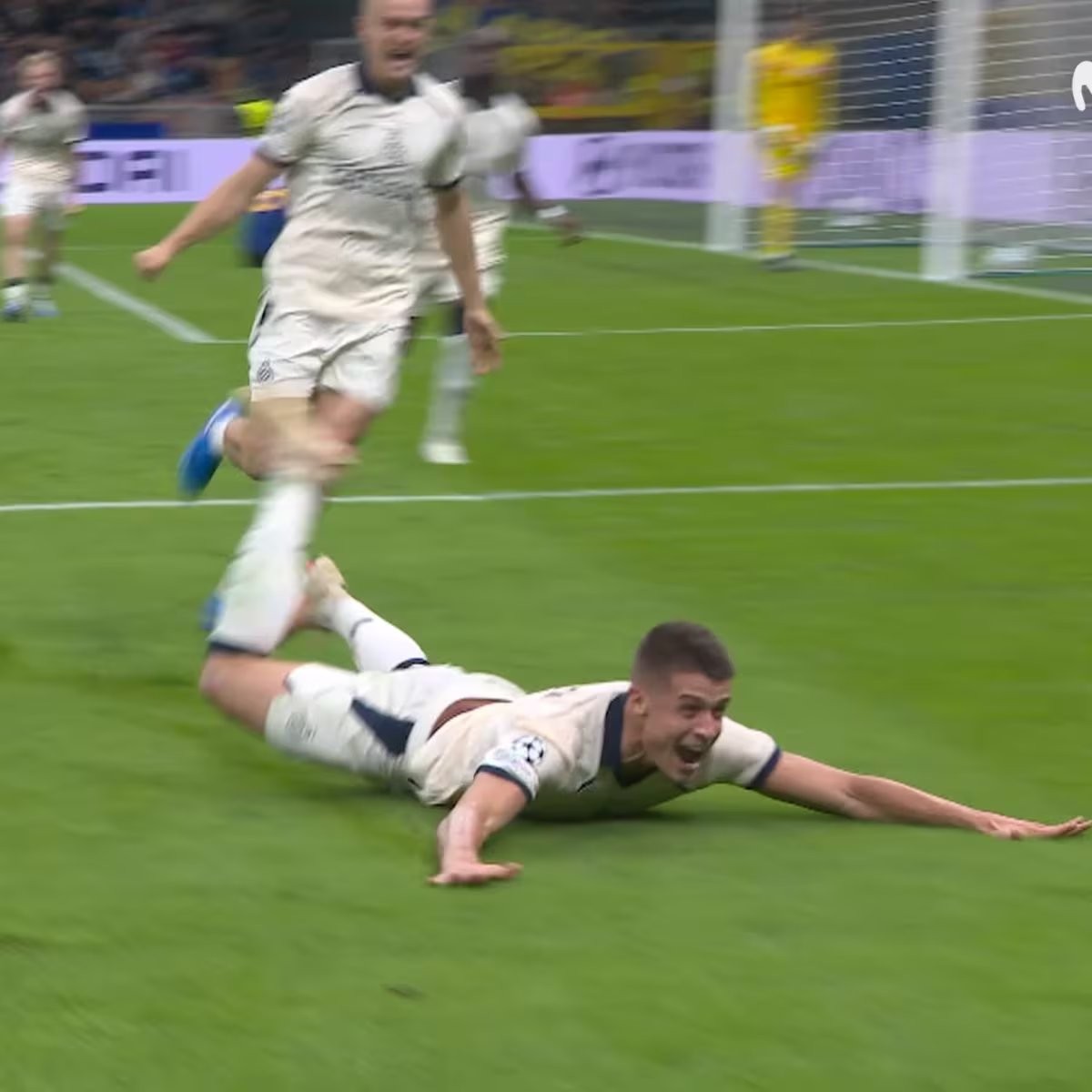 ¡Descomunal! El hat-trick en todo un templo del fútbol italiano del delantero de moda en Europa y al que el Ba
