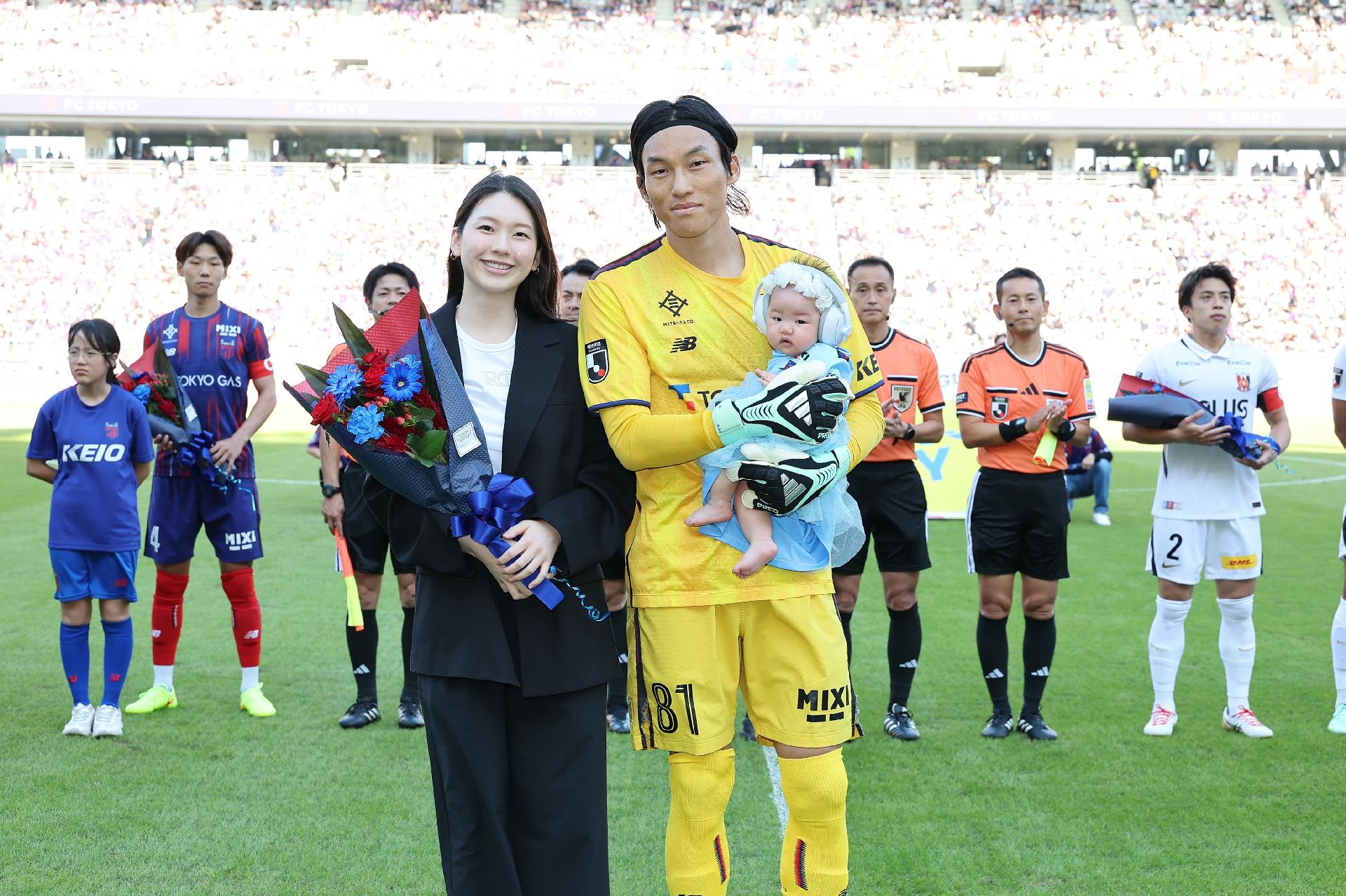 A esposa do goleiro da Coreia do Sul, Kim Jin-kyung, aparece em campo e causa burburinho online