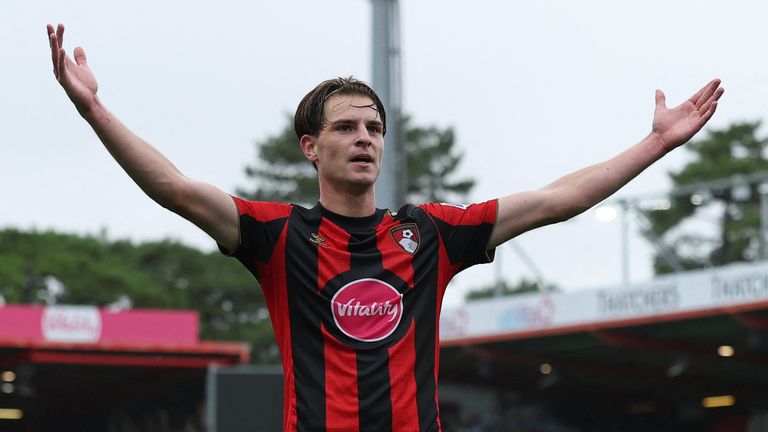 Sky Sports: Bournemouth cede, Scott podría ser vendido en enero