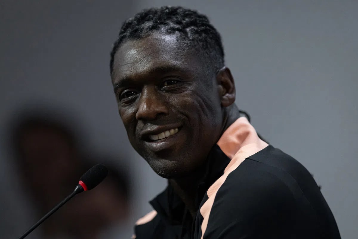 Chính thức: Clarence Seedorf trở thành HLV trưởng Corinthians, từ chức khỏi vị trí giám sát tại KNVB