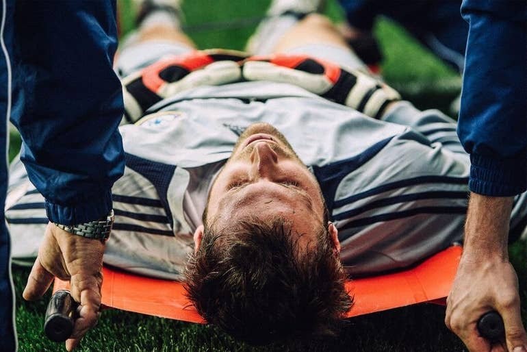 Cech recuerda una grave lesión de hace 20 años: Ese día cambió la Premier League y mi vida