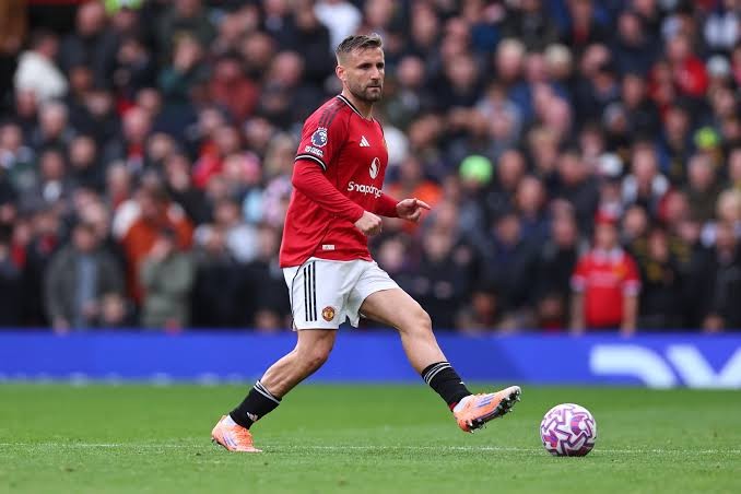 Periodista actualiza el parte de lesiones para el Derbi de las Rosas: Shaw, Mainoo y Mazraoui podrían ser baja