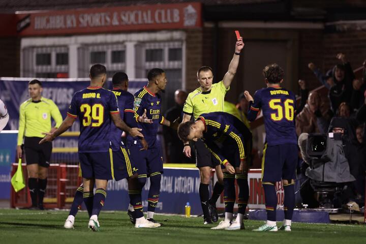 Arsenal in Lotta: Presenta Ricorso contro il Rosso di Dowman!